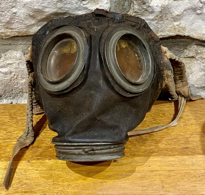 German M1917 Gas Mask *2
